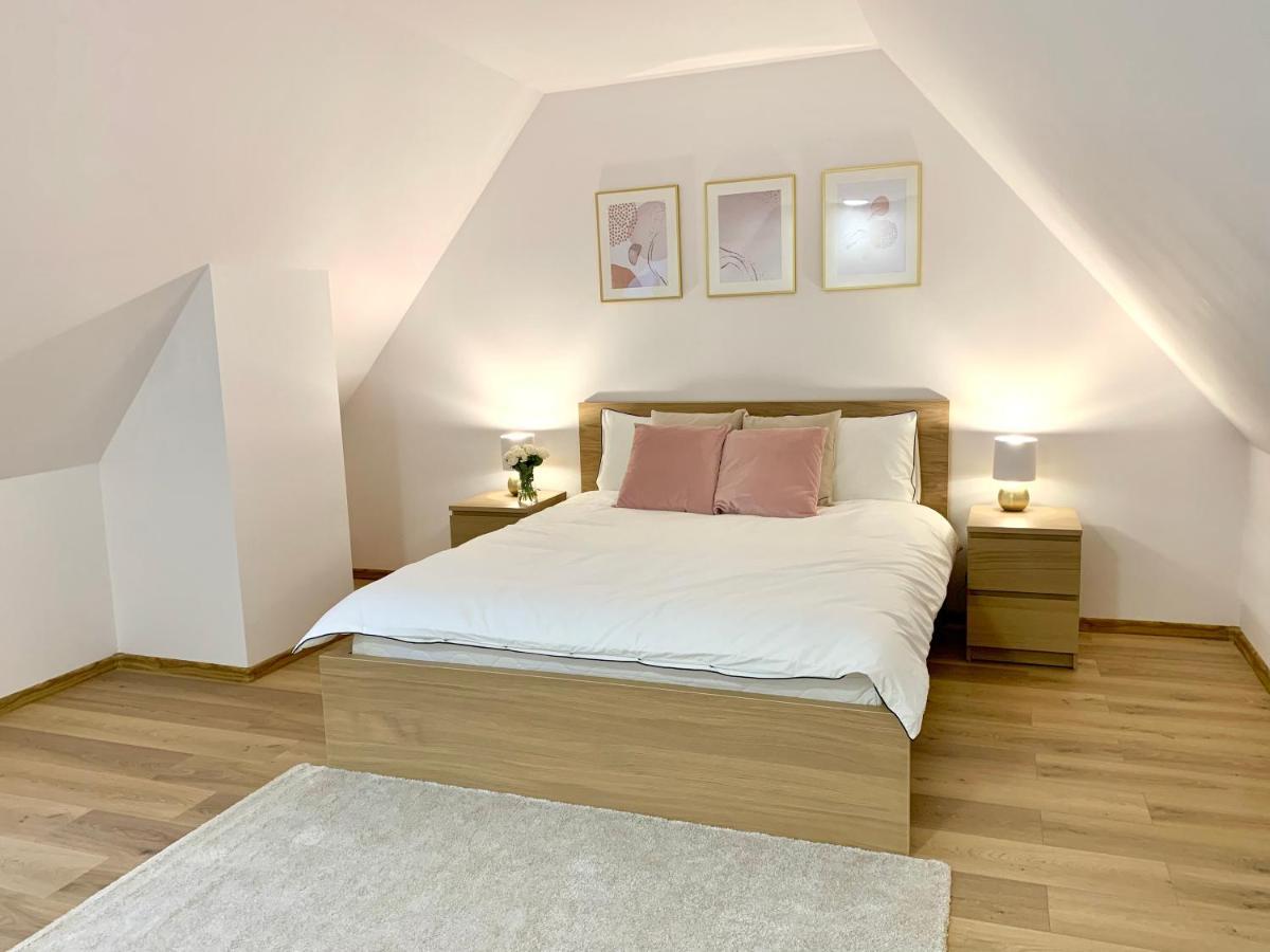 Hotel, Apartament Pod Zlotym Lwem W Samym Centrum Miasta Z Darmowym Parkingiem VII Клодзко Экстерьер фото