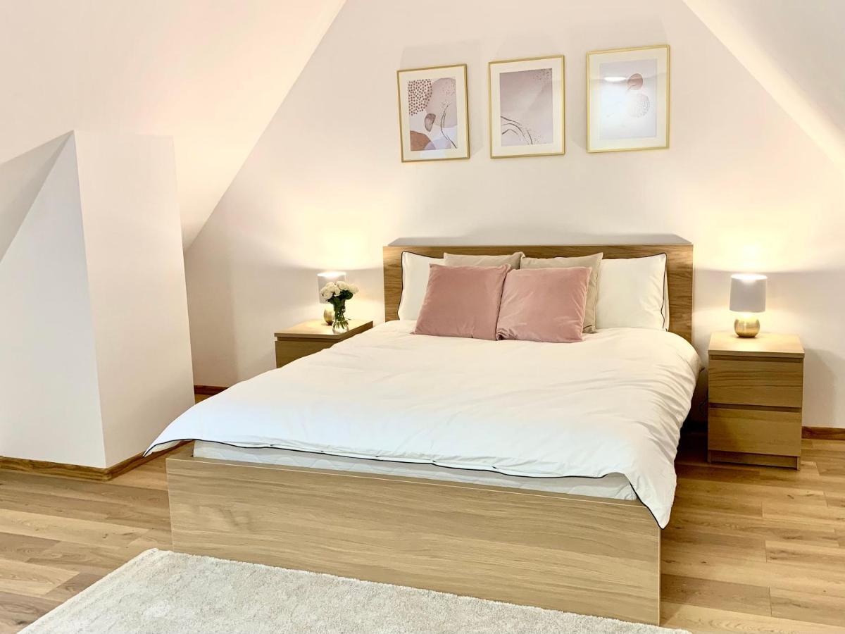 Hotel, Apartament Pod Zlotym Lwem W Samym Centrum Miasta Z Darmowym Parkingiem VII Клодзко Экстерьер фото