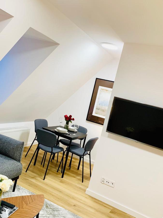 Hotel, Apartament Pod Zlotym Lwem W Samym Centrum Miasta Z Darmowym Parkingiem VII Клодзко Экстерьер фото
